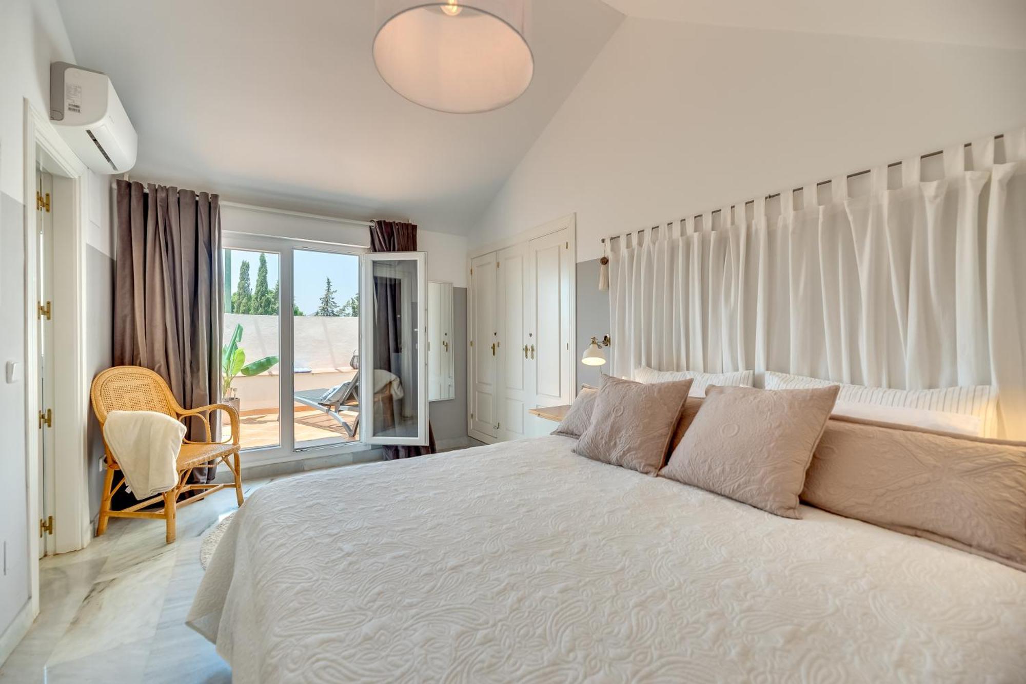 Elegant 2 Bdrm Penthouse With Sea Views And Pools Apartamento