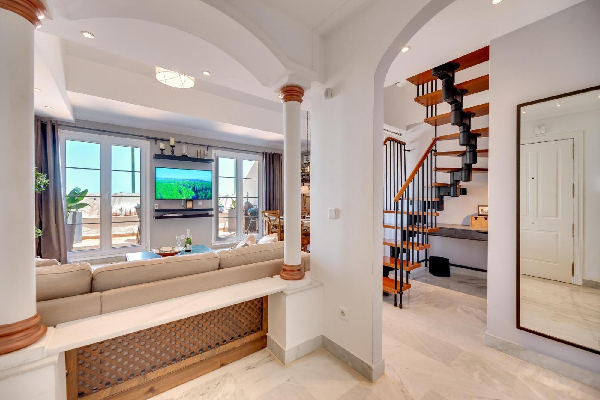 Elegant 2 Bdrm Penthouse With Bbq And Pools Marbellac