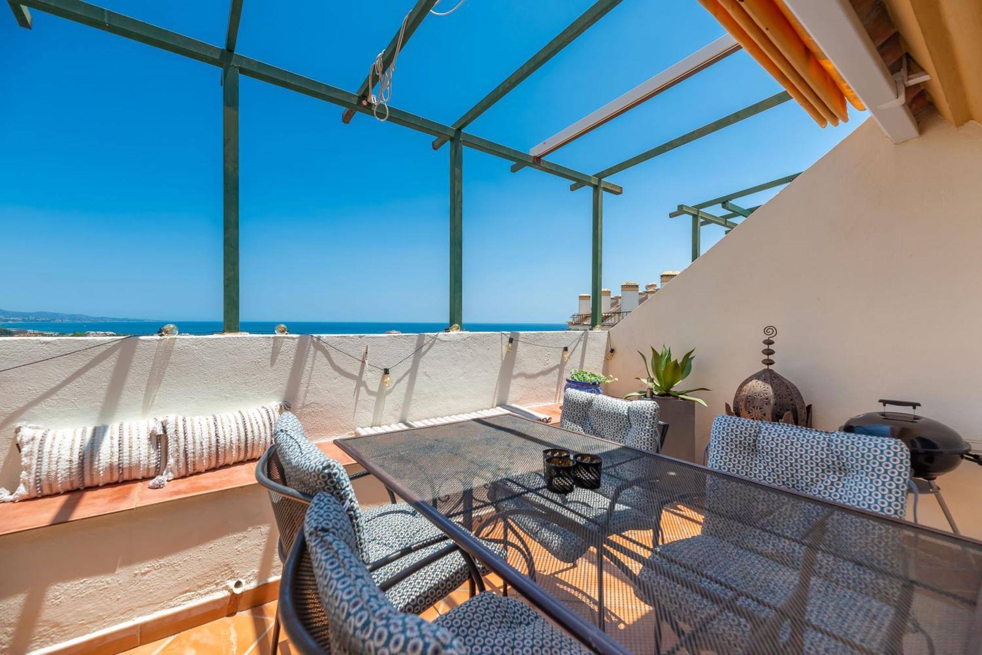 Elegant 2 Bdrm Penthouse With Bbq And Pools Lägenhet Marbella