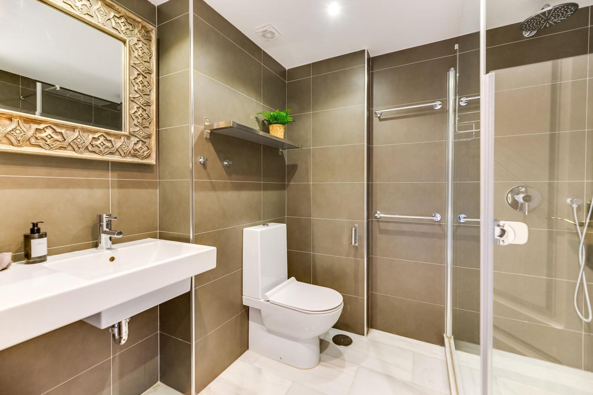 Elegant 2 Bdrm Penthouse With Bbq And Pools Lägenhet *