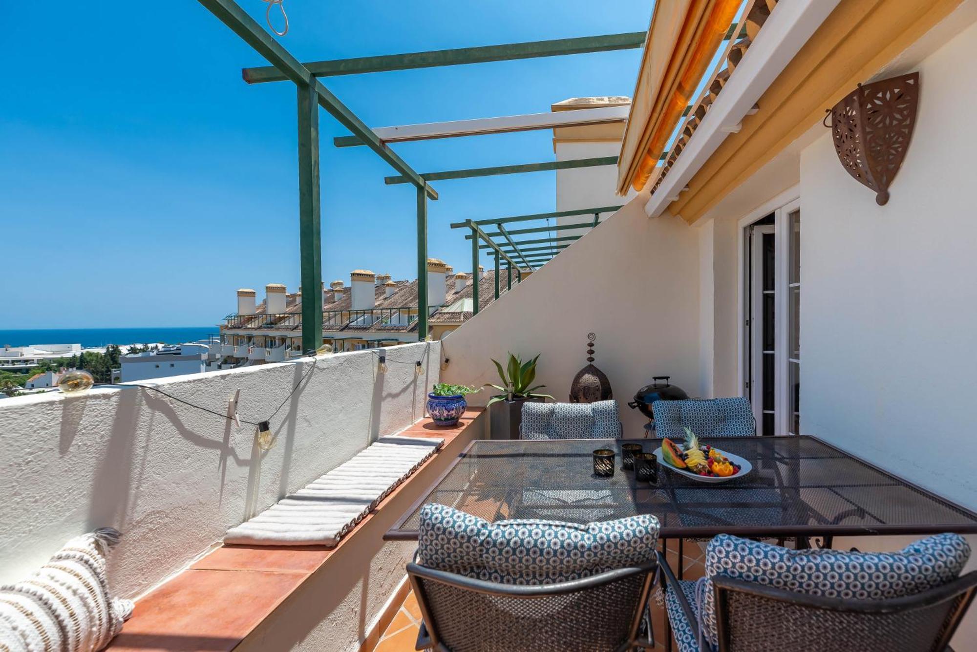 Elegant 2 Bdrm Penthouse With Bbq And Pools Marbellac